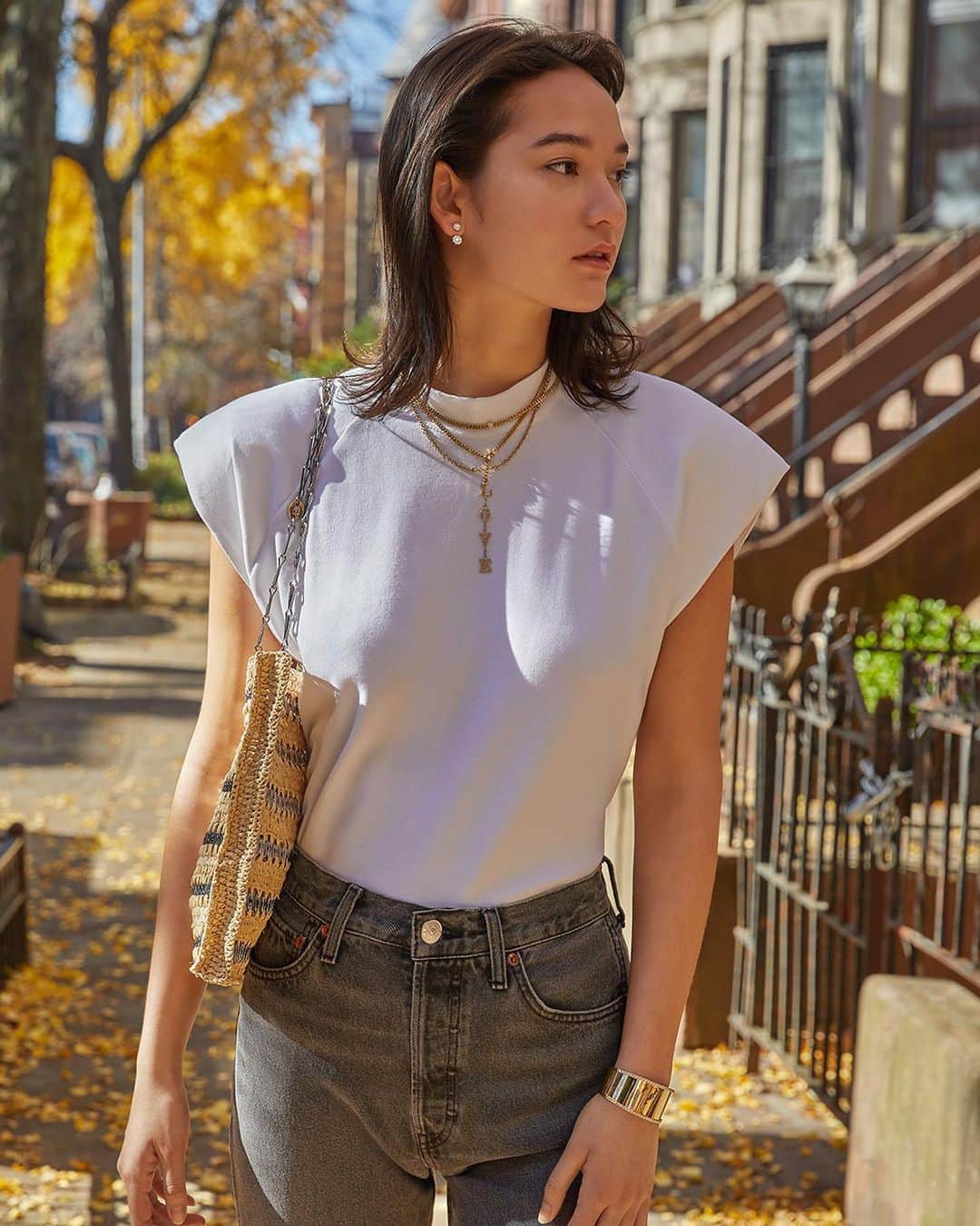 Saks Fifth Avenueさんのインスタグラム写真 - (Saks Fifth AvenueInstagram)「#SaksStyle Tip: Add a glamorous touch to the classic off-duty uniform of jeans and a tee with lots of layered gold necklaces.」2月7日 8時07分 - saks