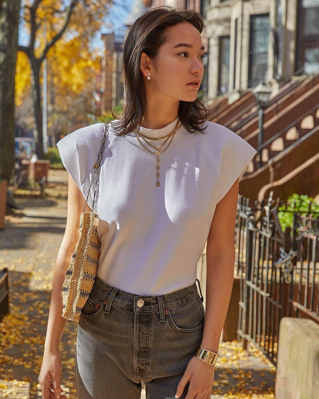 Saks Fifth Avenueのインスタグラム：「#SaksStyle Tip: Add a glamorous touch to the classic off-duty uniform of jeans and a tee with lots of layered gold necklaces.」