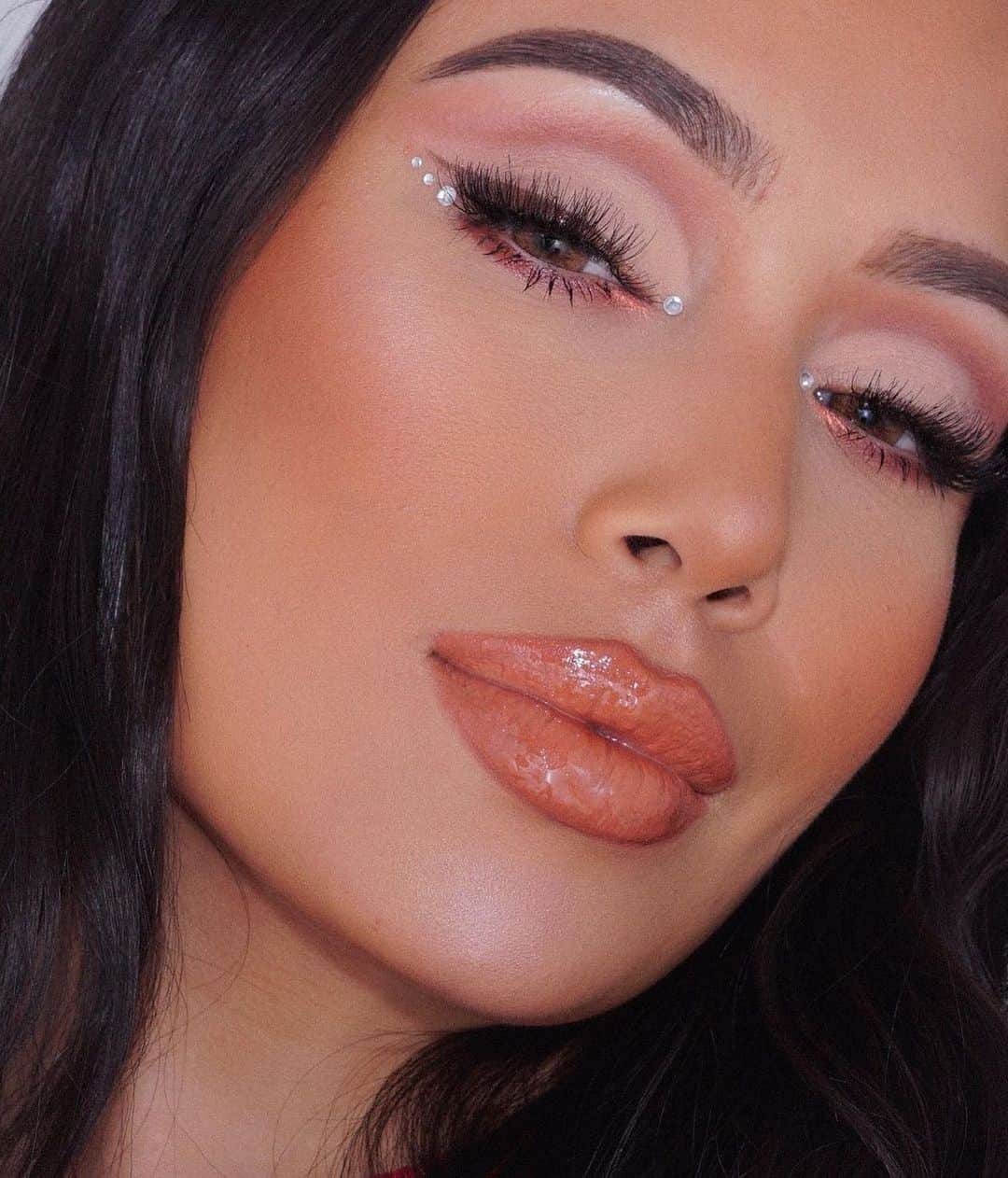 Kylie Cosmeticsさんのインスタグラム写真 - (Kylie CosmeticsInstagram)「saturday makeup inspo from the gorgeous @priscilla_fhern⁠ 😍 ⁠kyliecosmetics.com⁠⁠ ⁠⁠ ⁠products used:⁠⁠ ✨ individual lash trios⁠⁠ 💋 creep it real matte lipstick⁠⁠ 💗 yesss girl high gloss⁠⁠」2月7日 2時47分 - kyliecosmetics