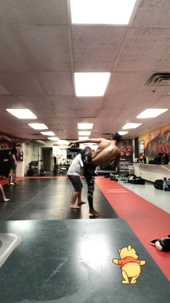 ジョンス のインスタグラム：「Visualize!  I’ve seen this, I’ve dreamed this I am where I’m supposed to be.  I’m Ready to accept my destiny💯 . . @lms.nyc  @striking101  . . #reels#viral#training#manifestation#lawofattraction#workout#share#explore #post#oneshot」