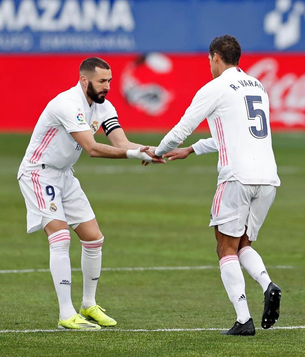 カリム・ベンゼマさんのインスタグラム写真 - (カリム・ベンゼマInstagram)「Keep going ⚔️🔥 Bien vue mon gars 🙌🏼 #halamadrid ☄️ #alhamdulillah 🤲🏼❤️」2月7日 2時49分 - karimbenzema