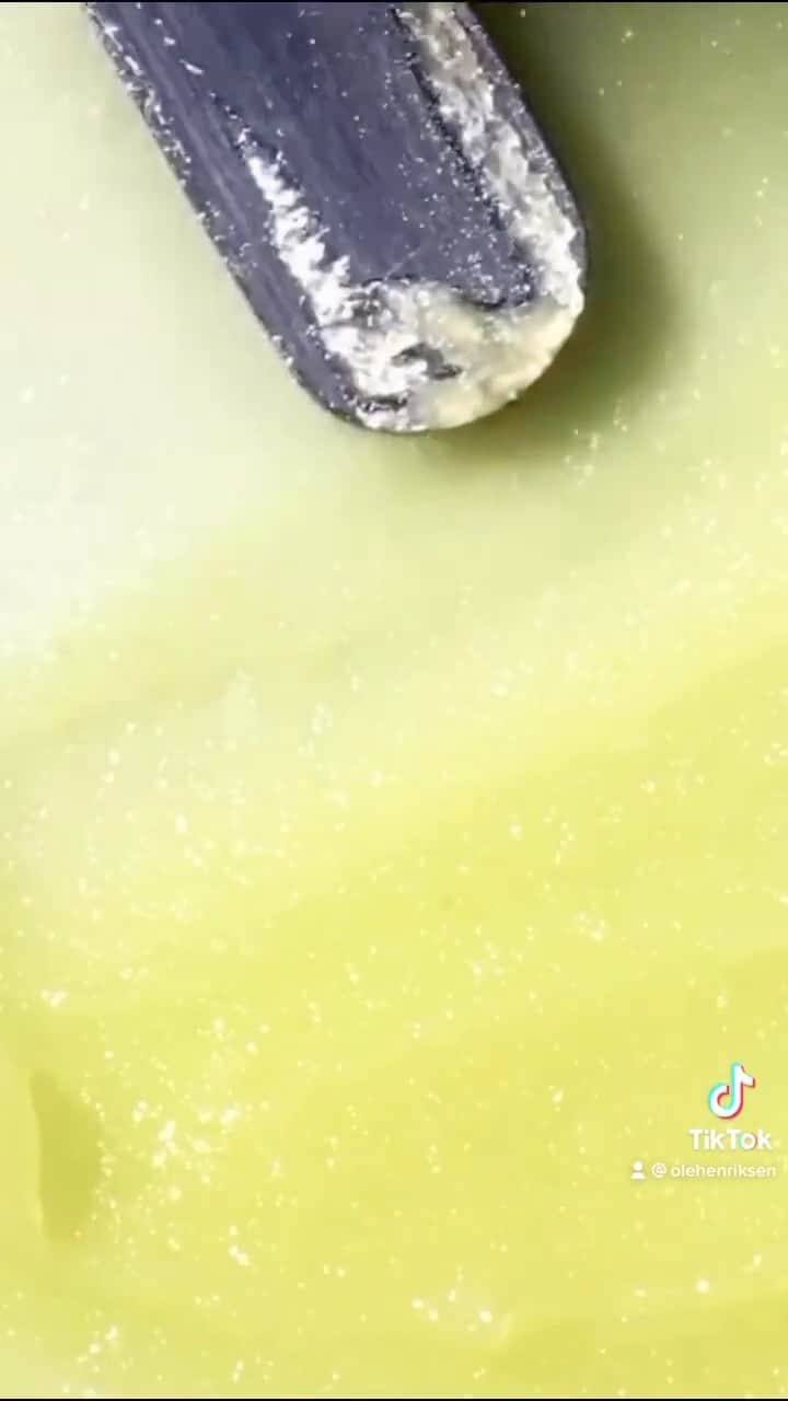 のインスタグラム：「It's the texture for us 😍🤤 Who else can't get enough of Lemonade Smoothing Scrub?」