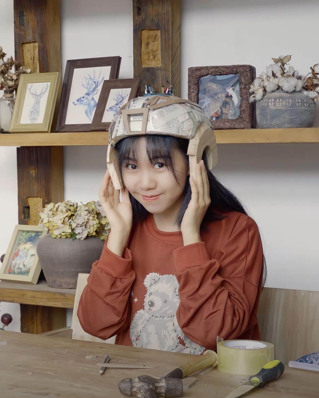 YouTubeさんのインスタグラム写真 - (YouTubeInstagram)「✂️📦🤖 Turn yourself into a robot! On @cnxiaoqianfeng’s channel, expect incredible details and surprising creative techniques, all wrapped-up in mind-blowing tutorials like this one for a wearable robot costume.」2月7日 3時02分 - youtube