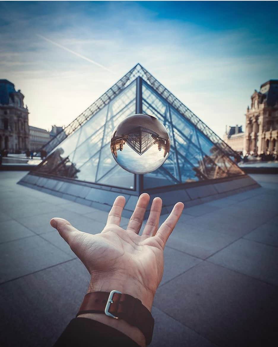 ルーブル美術館さんのインスタグラム写真 - (ルーブル美術館Instagram)「. 🇫🇷 Nous vous souhaitons un bon week-end à toutes et à tous ! 😊 Bravo @parisexplorer pour cette belle image dynamique de la pyramide du Louvre ! 😍 - 📸 Continuez de publier vos plus belles photos du musée depuis chez vous en mentionnant #MuséeDuLouvre ! Nous en partageons une chaque fin de semaine. - - - - 🌎 Have a nice weekend all! ☺️ Congrats @parisexplorer for this great shot of the pyramid! 😍 - 📸 Keep sharing your best pictures of the museum from home using #Louvre! We will repost one every weekend. . . . #LouvreChezVous #MuseumFromHome #culturecheznous」2月7日 3時04分 - museelouvre