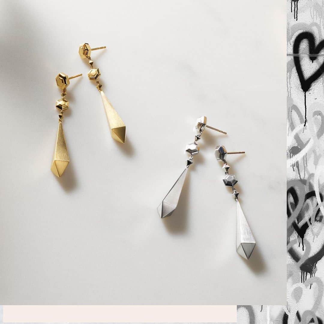 デビッドヤーマンのインスタグラム：「Modern love. #Taptoshop these Modern Renaissance earrings. #DavidYurman #ValentinesDay2021」