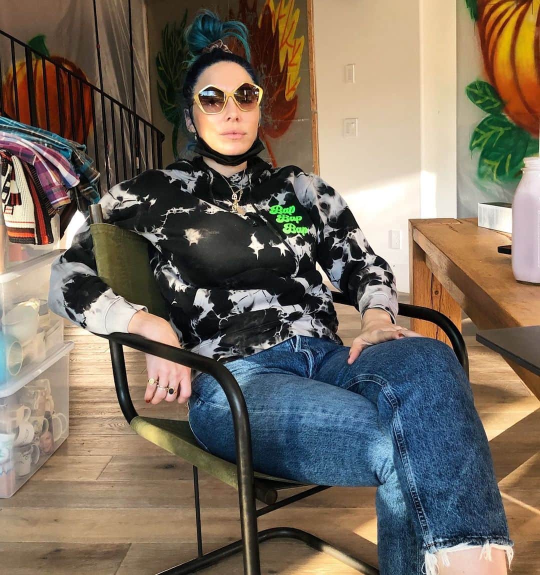 ウィットニー・カミングスのインスタグラム：「Waiting to rescue Britney Spears like」