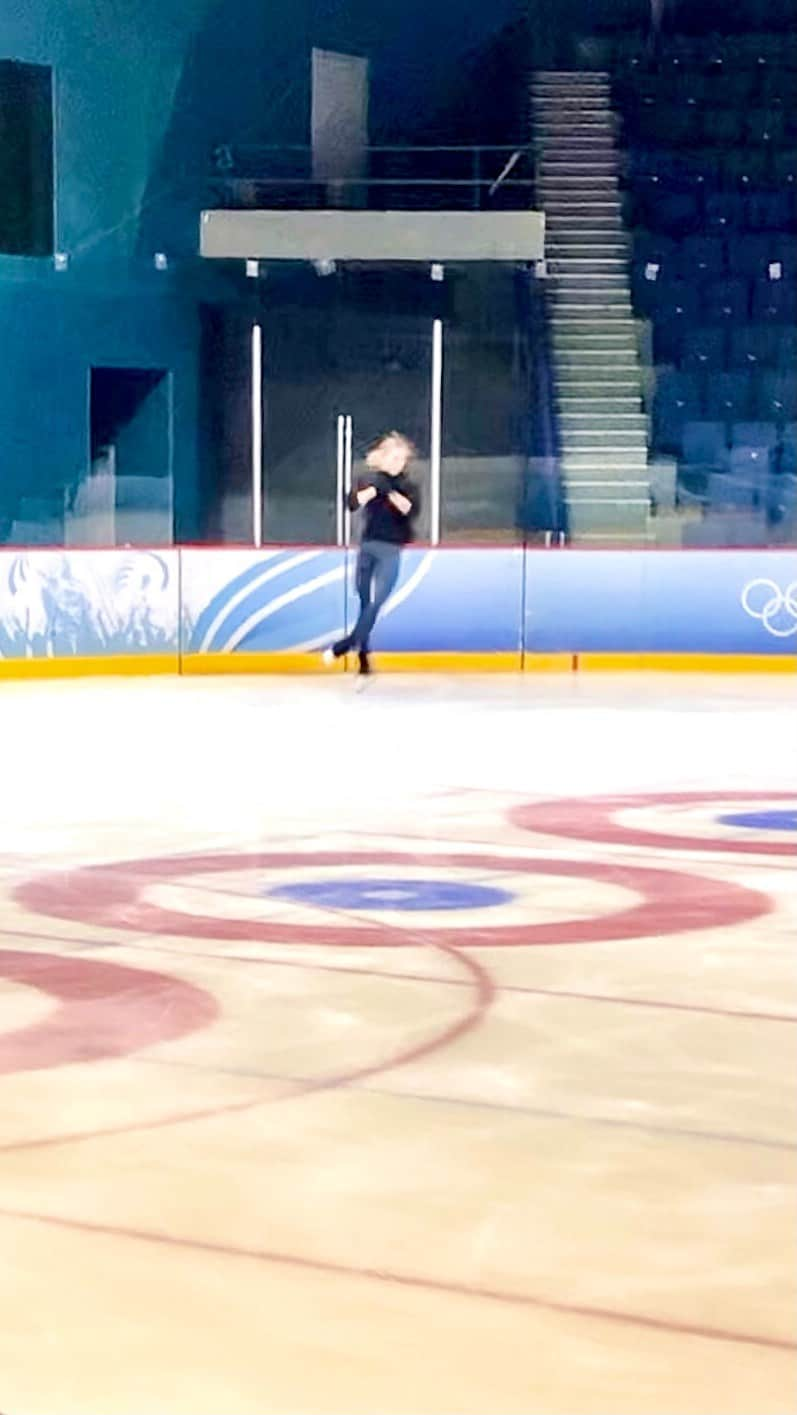 アレキサンドラ・ゴロフキナのインスタグラム：「🤍✨ #jumps #figureskating #ice #skating #lithuania #lteam」