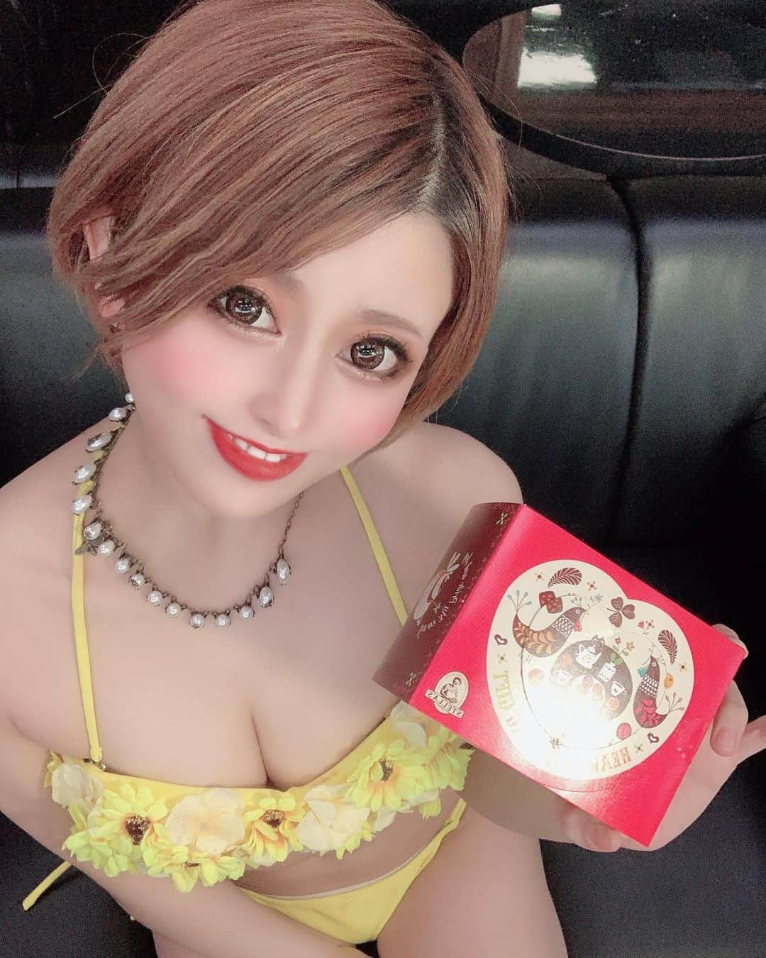 うららさんのインスタグラム写真 - (うららInstagram)「今週もお店遊びに来てくれた方、ありがとうございました❤ 今日は無観客LIVE配信なので直接は会えませんが、公式アカウントで20:00~見てて下さい🙇‍♀️💋 その後もアフター配信しようと思うのでチェックしてね🥰 宜しくお願いします👯‍♂️🎶  . . . #バーレスク大阪 #バーレス東京 #burlesque #北新地 #showpub #うらら #dancer #singer #キャバ嬢 #ホスト #モデル #cute #ポールダンス #アイドル #ギャル  #パリピ #gogodancer #脚フェチ #ビキニギャル #エロ可愛い #可愛い #小悪魔 #インスタ映え #ふぉろーみー #いいね #エンタメ #ショートヘア #インスタライブ #水着 #コロナに負けるな」2月7日 3時58分 - urara_burlesque