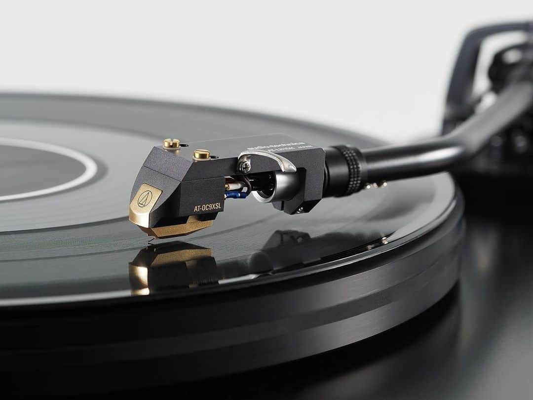 Audio-Technica USAさんのインスタグラム写真 - (Audio-Technica USAInstagram)「Featuring a dual moving coil design, the AT-OC9XSL cartridge provides outstanding channel separation. Learn more in the link in our bio!⁠ .⁠ .⁠ .⁠ #AudioTechnica #ATOC9XSL #OC9XSL #Cartridges #Audio #VinylJunkie #LP #Record #Turntable #Vinyl」2月7日 4時01分 - audiotechnicausa