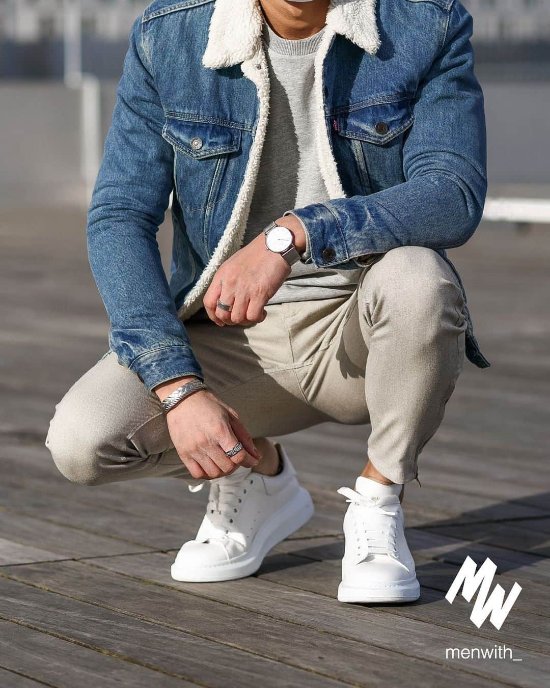 Men Withのインスタグラム：「Great photo of our dear friend @yvi.ackerman 👌🏽 #menwithstreetstyle」
