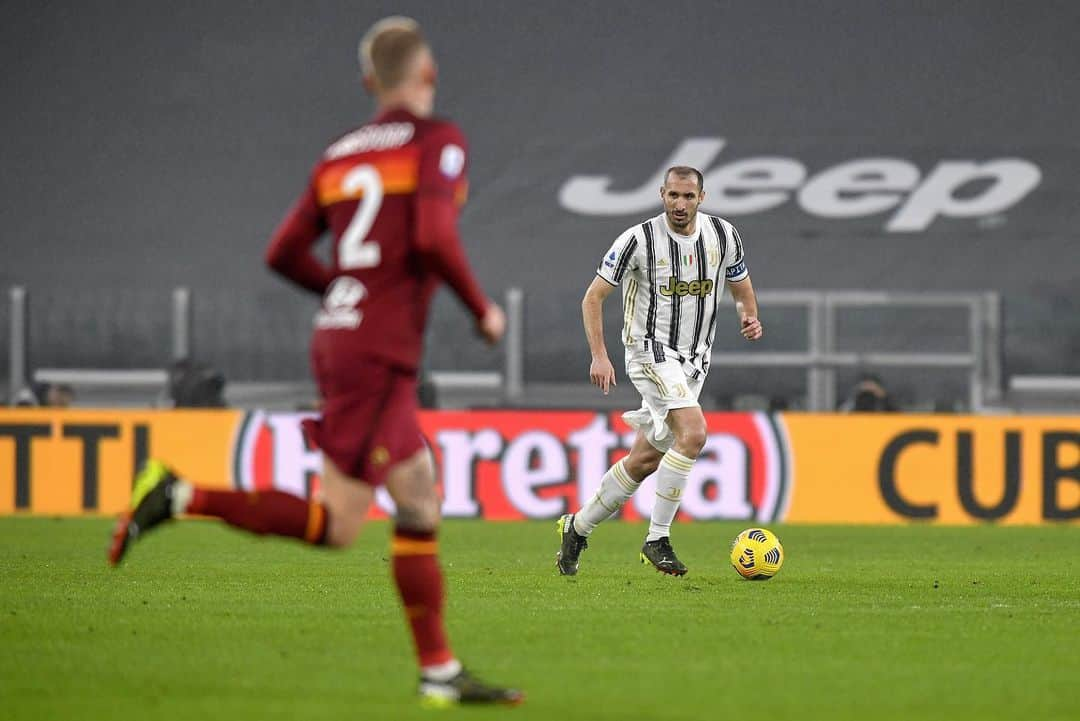 ジョルジョ・キエッリーニさんのインスタグラム写真 - (ジョルジョ・キエッリーニInstagram)「💪🏻 Clean sheet e 3️⃣ punti conquistati!!! Avanti così!!! ⚪️⚫️  #JuveRoma」2月7日 4時19分 - giorgiochiellini