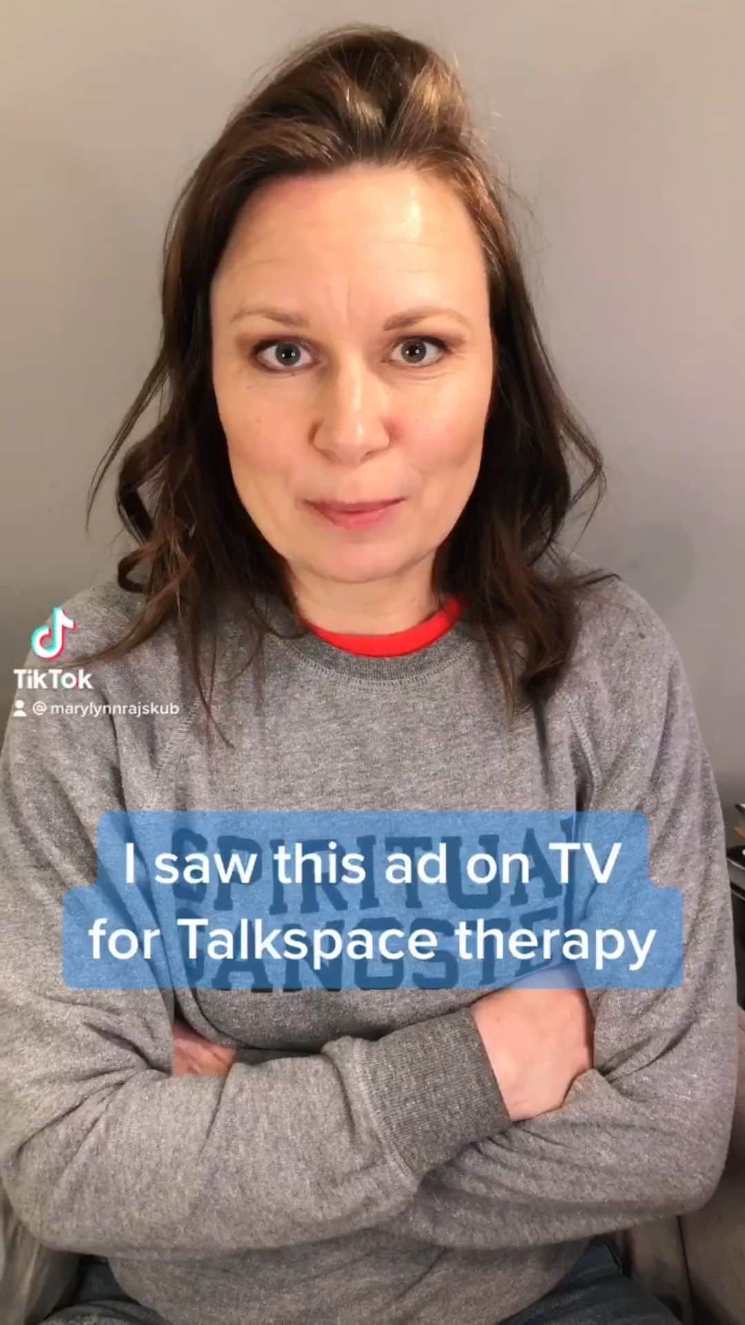メアリー・リン・ライスカブのインスタグラム：「JK! From my new comedy special Mary Lynn Rajskub: Live from the Pandemic #joke #tv #ad #therapy #demilovato #celeb #standupcomedy #linkinbio」