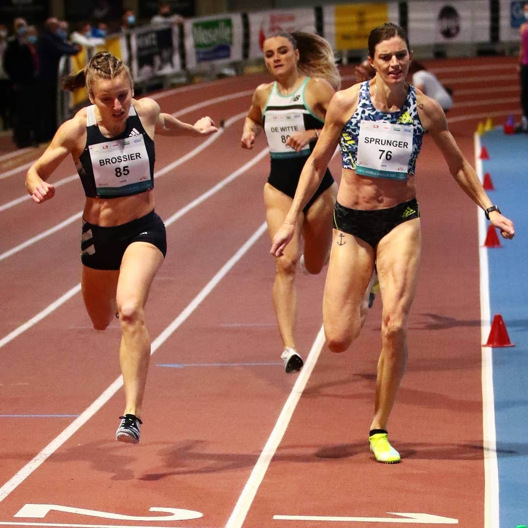 Amandine BROSSIERのインスタグラム：「52"14 🎉🥇  Très contente de cette course de haut niveau. Je réalise le niveau de performance requis pour les championnats d'Europe en salle. 🇫🇷 Ce n'est qu'une étape, je dois continuer. 💪🏻  Crédit photo : @stadion_actu   #meetingdemetz #ladalleangevine #sprint #adidas #athlete #meeting #quandjesuiscontentjevomis」
