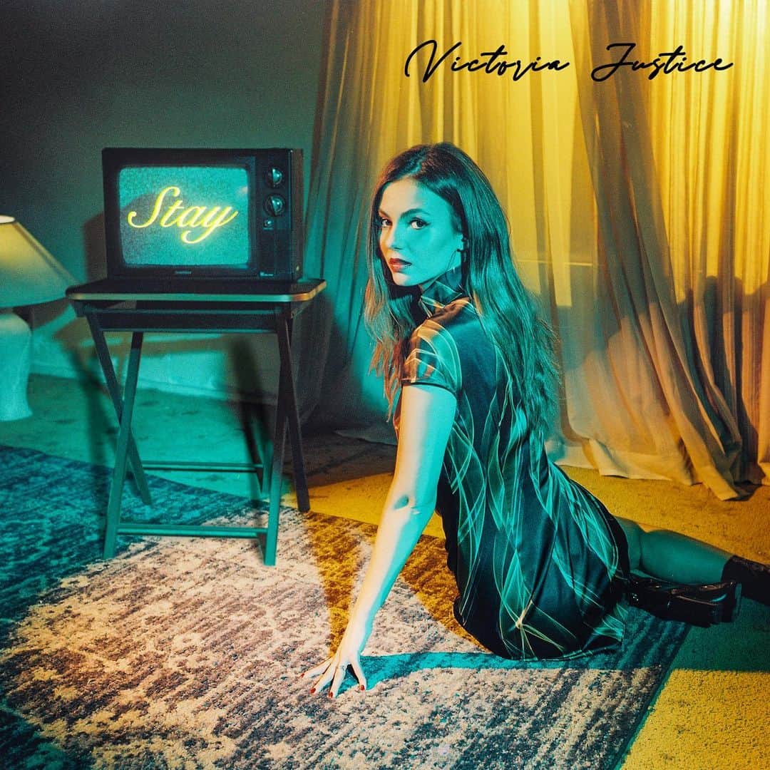 ヴィクトリア・ジャスティスのインスタグラム：「Stay • 2/12/21  Pre-Save link in bio 📺💛」