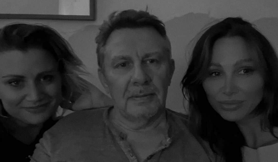 ルー・ティーズデールのインスタグラム：「Happy birthday Dad. Our hero 🤍 sorry about us, 37 years down maybe we’ll grow up and not need you as much soon. Probably not, you shouldn’t be so good 🤷🏼‍♀️」