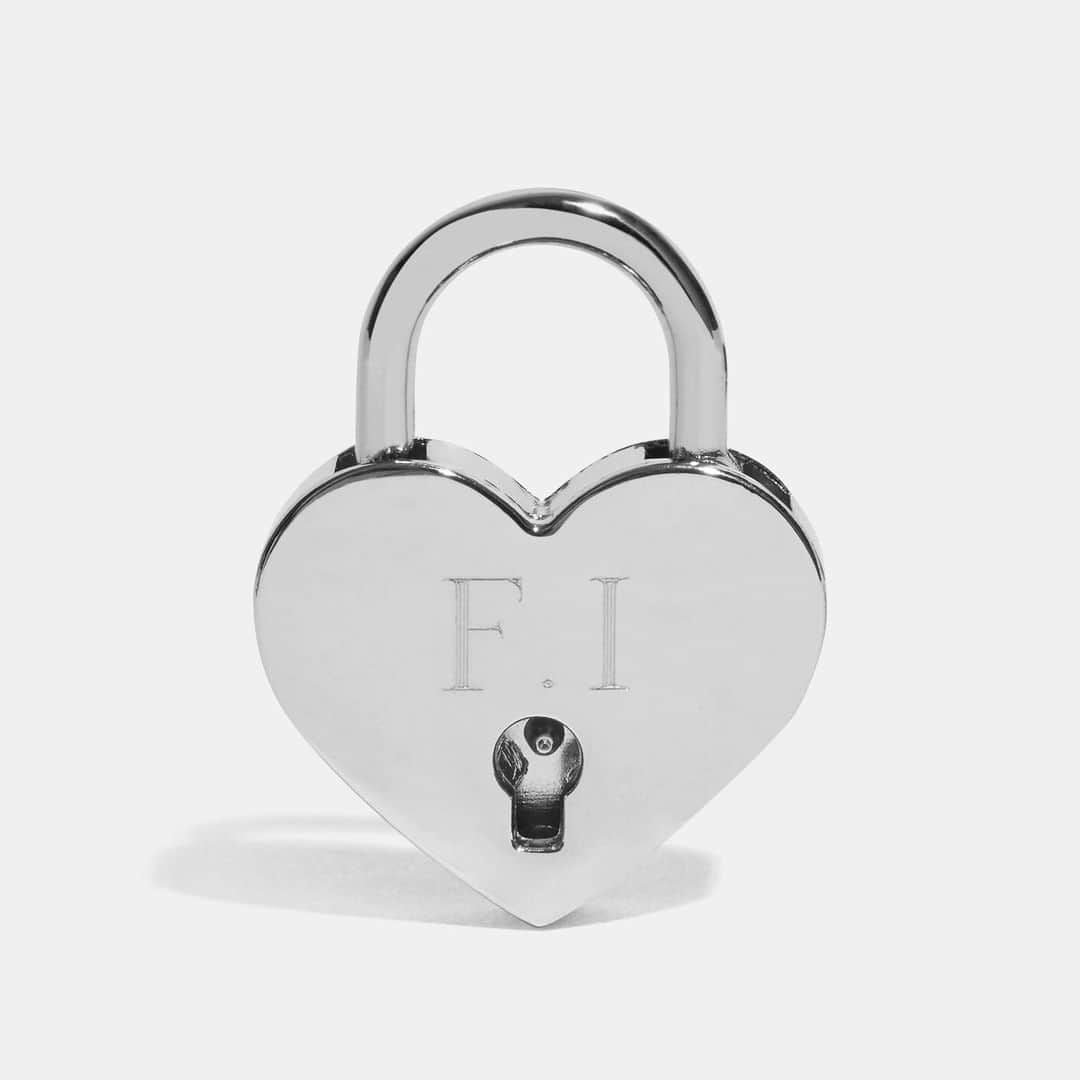 フリートイリヤさんのインスタグラム写真 - (フリートイリヤInstagram)「Have your initials engraved on our styles featuring the Special Edition Miniature Heart Padlock. #fleetilya #makeitpersonal 🤍」2月7日 5時07分 - fleetilya