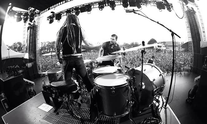 Shinedownさんのインスタグラム写真 - (ShinedownInstagram)「... @thebrentsmith Myself, @bkerchofficial @zmyersofficial @ebassprod during the 2013 @carnivalofmadness #Tour... We hope everyone is having an amazing weekend😘😘😘😘  WHO WOULD LIKE TO SEE A BRAND NEW “CARNIVAL OF MADNESS TOUR IN 2022 ???  #saturday #satudayvibes #carnivalofmaddness #weekendvibes #wehaveanidea #carnival #livemusic #livemusicrocks #livemusicphotography #worldtour #shinedownworldtour」2月7日 5時13分 - shinedown