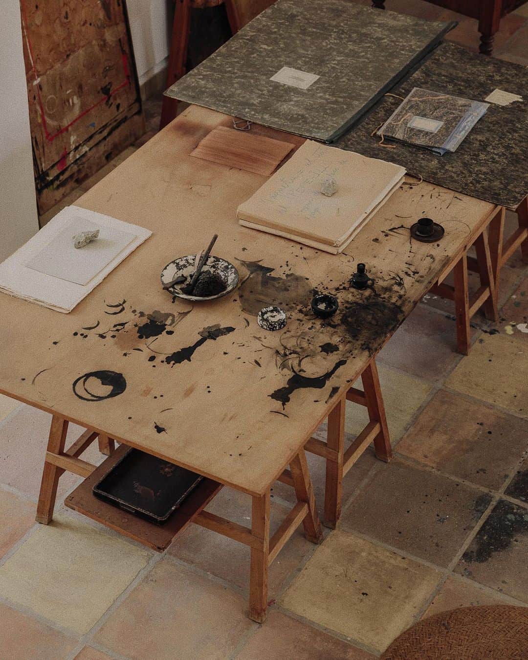C E R E A Lのインスタグラム：「For close to three decades, Joan Miró worked in this studio, a space wreathed in the vast blue of sea and sky; and each morning at dawn, he followed the same ritual. He descended the internal stone staircase linking his home and workspace, and paused on the lower steps where he kept volumes of poetry. He chose a poem or two to savour, then sat in stillness, sometimes for hours. Though his output as an artist was extraordinary, he was notoriously unhurried. He often toiled at the same canvasses for years, and revered silence and solitude.  A visit to Joan Miró’s Studio. From the archive, Cereal Volume 18, 2019. Read the full story via the link in bio.   📷: @_marinadenisova_ 🖊: @lkbrook   #tallersert #joanmiro」