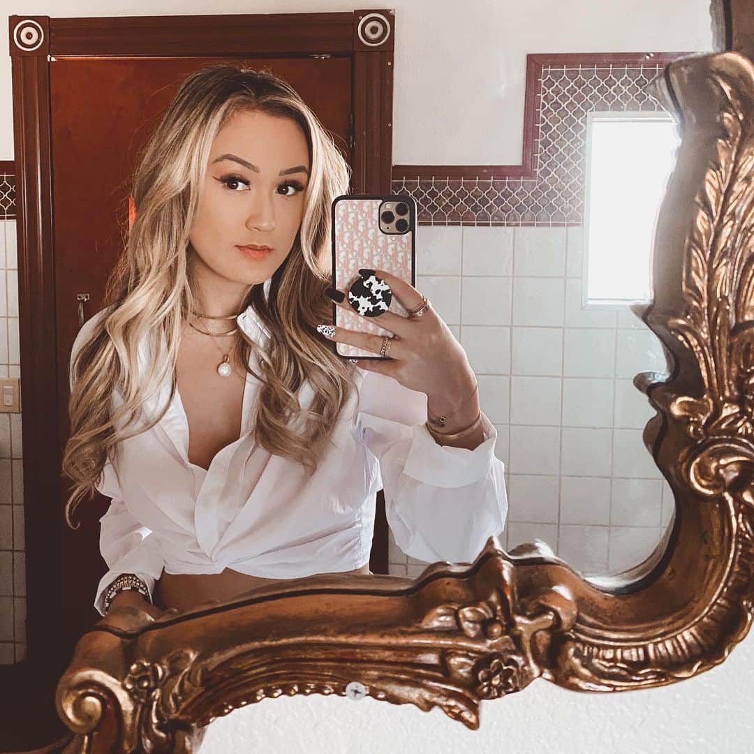 Lauren Riihimakiさんのインスタグラム写真 - (Lauren RiihimakiInstagram)「who’s playing in the super bowl tomorrow? wrong answers only.」2月7日 5時37分 - laurdiy