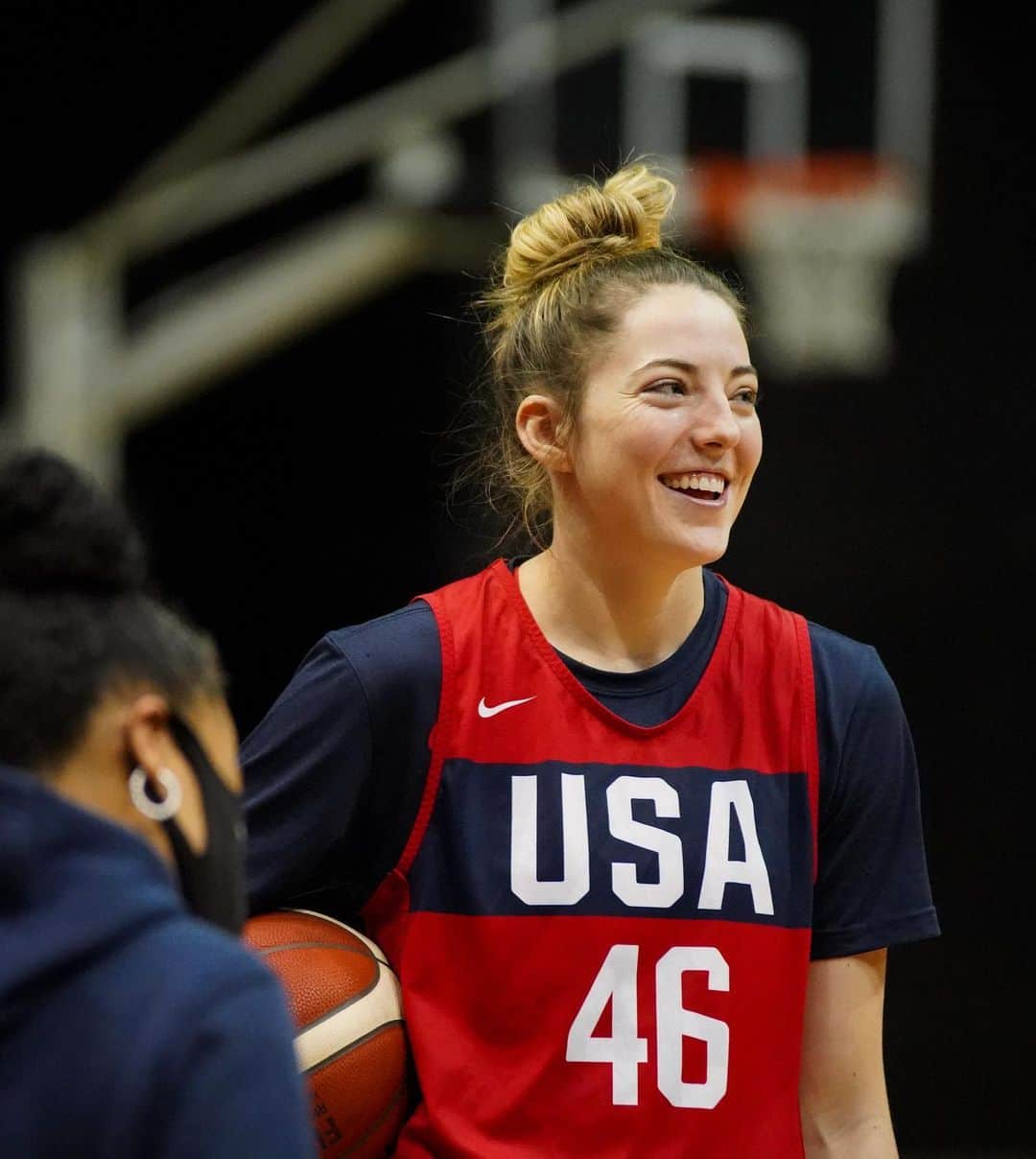 USA Basketballさんのインスタグラム写真 - (USA BasketballInstagram)「🤙✌️ How we doing today, IG?   #USABWNT」2月7日 5時45分 - usabasketball