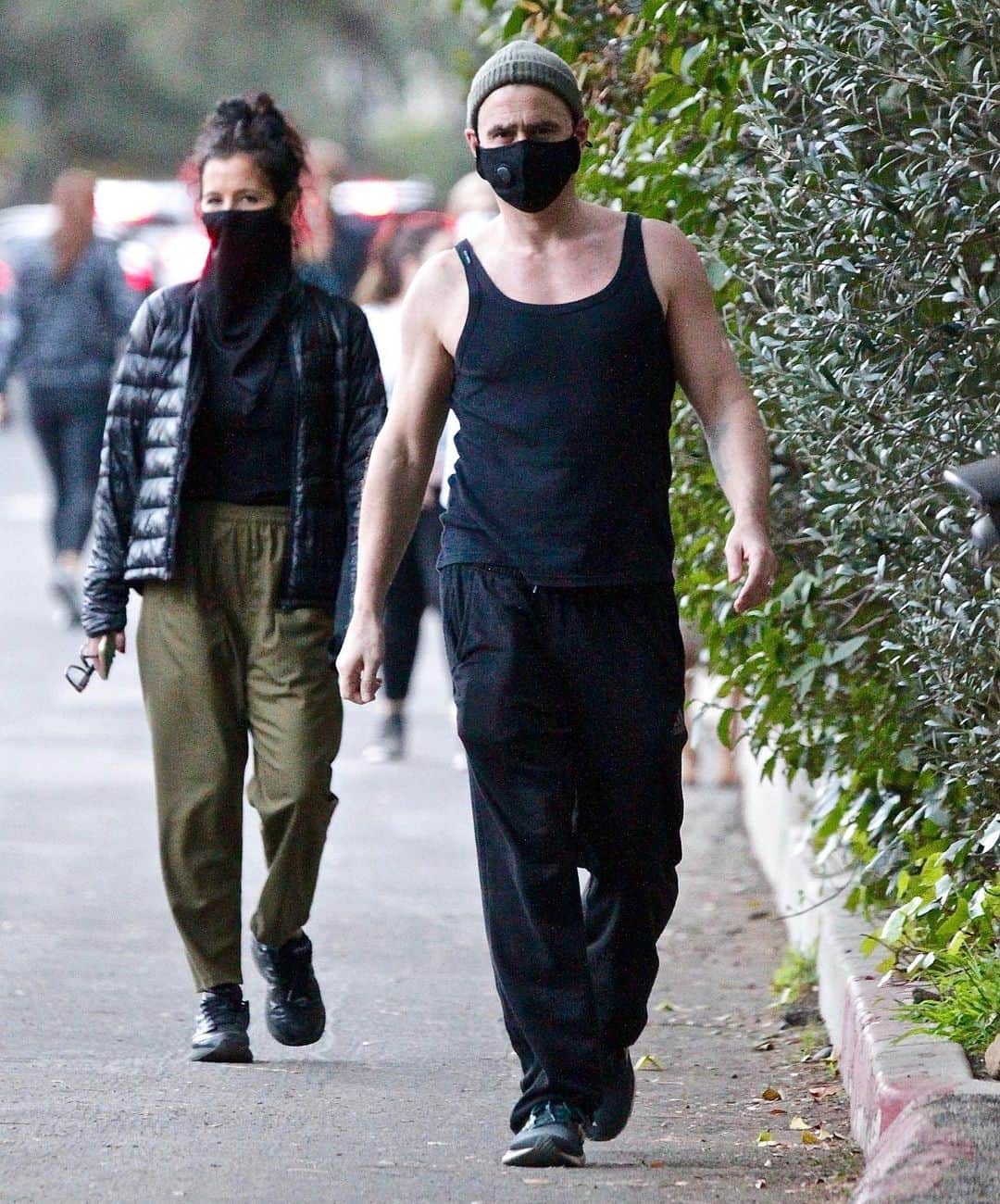 Just Jaredさんのインスタグラム写真 - (Just JaredInstagram)「Colin Farrell covers up his newly shaved head while going hiking in a tank top. #ColinFarrell Photos: Backgrid」2月7日 5時46分 - justjared