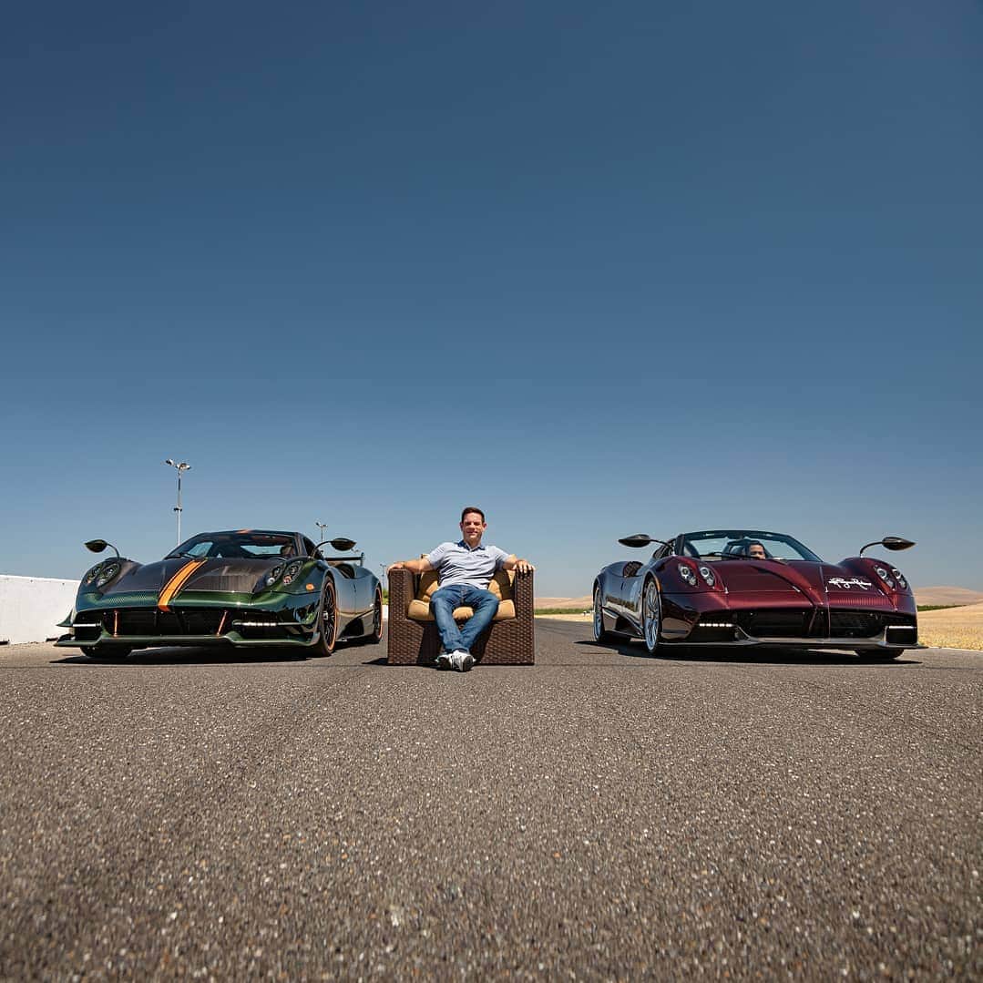 パガーニ・アウトモビリのインスタグラム：「Two of the finest examples of Pagani's made-to-measure Hypercars featuring Top Gear America's Future Classic!   On the one hand, the Pagani Huayra BC in Verde Eden with exquisite orange accents tested by Motortrend; a powerful beast with 764 hp packed in just 1,218 kilos (2,685 lb) for the purest performing experience.   On the other, the Pagani Huayra Roadster in Rosso Vignola, a magnificent specimen of the hypercar inspired by the most rigorous research for beauty and lightness, led to making the first roadster lighter than its coupé variant. 764 hp packed in 1,280 kg (2,822 lb), a beastly yet charming beauty.  Stream the new episode of Top Gear America's Future Classics on the @MotorTrendApp!⁠⁠  @jethrobovingdon  ⁠⁠ #pagani #paganiautomobili #huayra #huayrabc #huayraroadster #TopGearAmerica #MotorTrend」