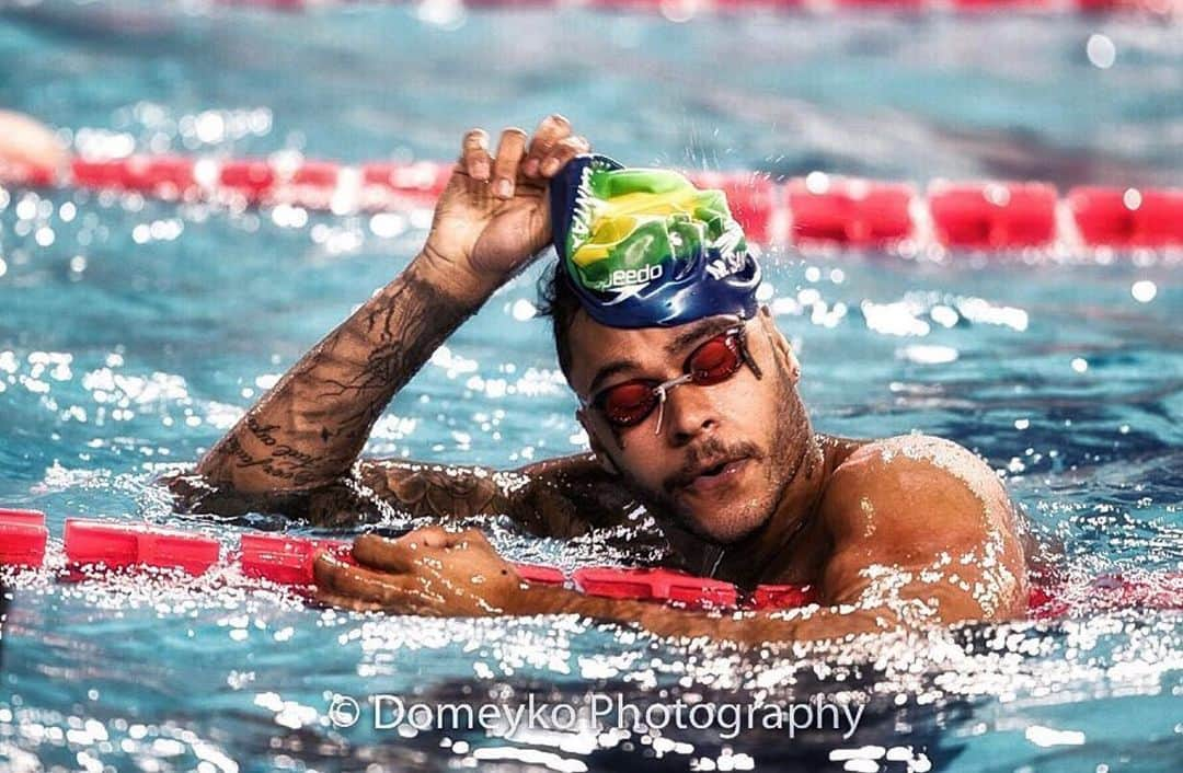 マテウス・サンタナのインスタグラム：「Recarregando as energias na satisfação do dever cumprido depois de uma semana intensa. Já de 👀 na próxima! #vapo🙅🏾‍♂️ @timeflamengo 📸: @rafaeldomeyko」