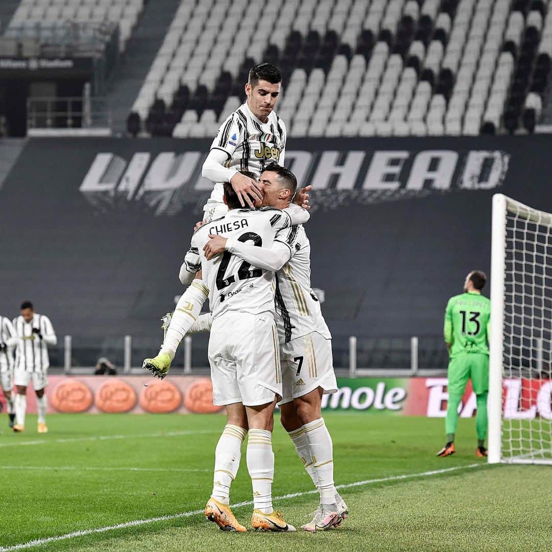 アルバロ・モラタのインスタグラム：「Grande lavoro di tutta la squadra per raggiungere una vittoria importante contro un avversario molto difficile. Avanti al prossimo obbiettivo 🎯⚪️⚫️  #JuveRoma #FinoAllaFine #ForzaJuve」