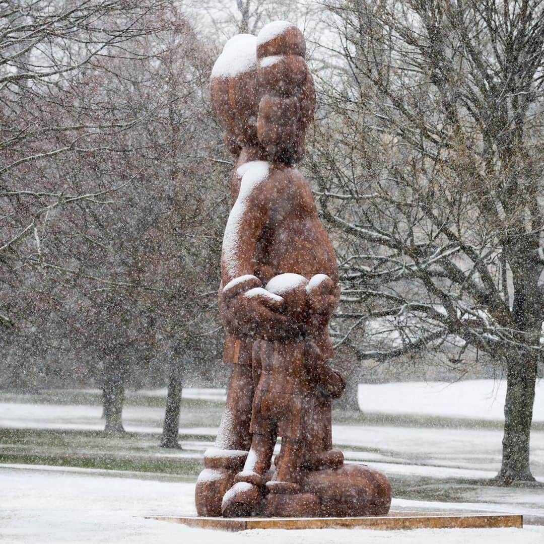 KAWSONEさんのインスタグラム写真 - (KAWSONEInstagram)「My exhibition at Yorkshire Sculpture Park curated by @clare.lilley opened five years ago this week! @yspsculpture #KAWS 📷 by @jontywilde」2月7日 6時10分 - kaws