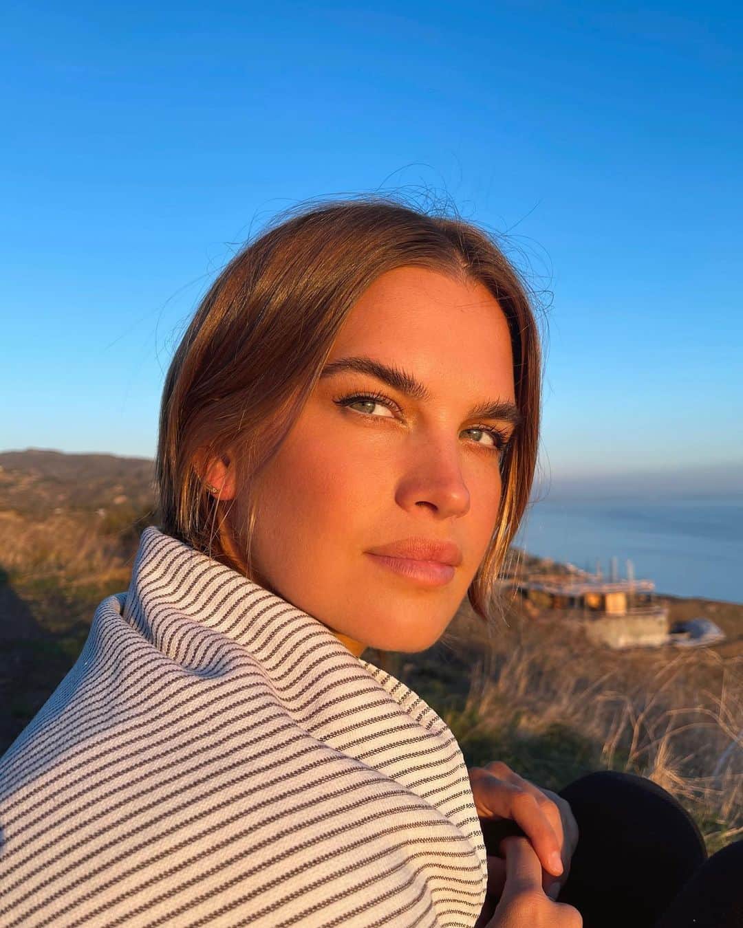 ストーミ・ヘンレイのインスタグラム：「@saro took these 🌅」