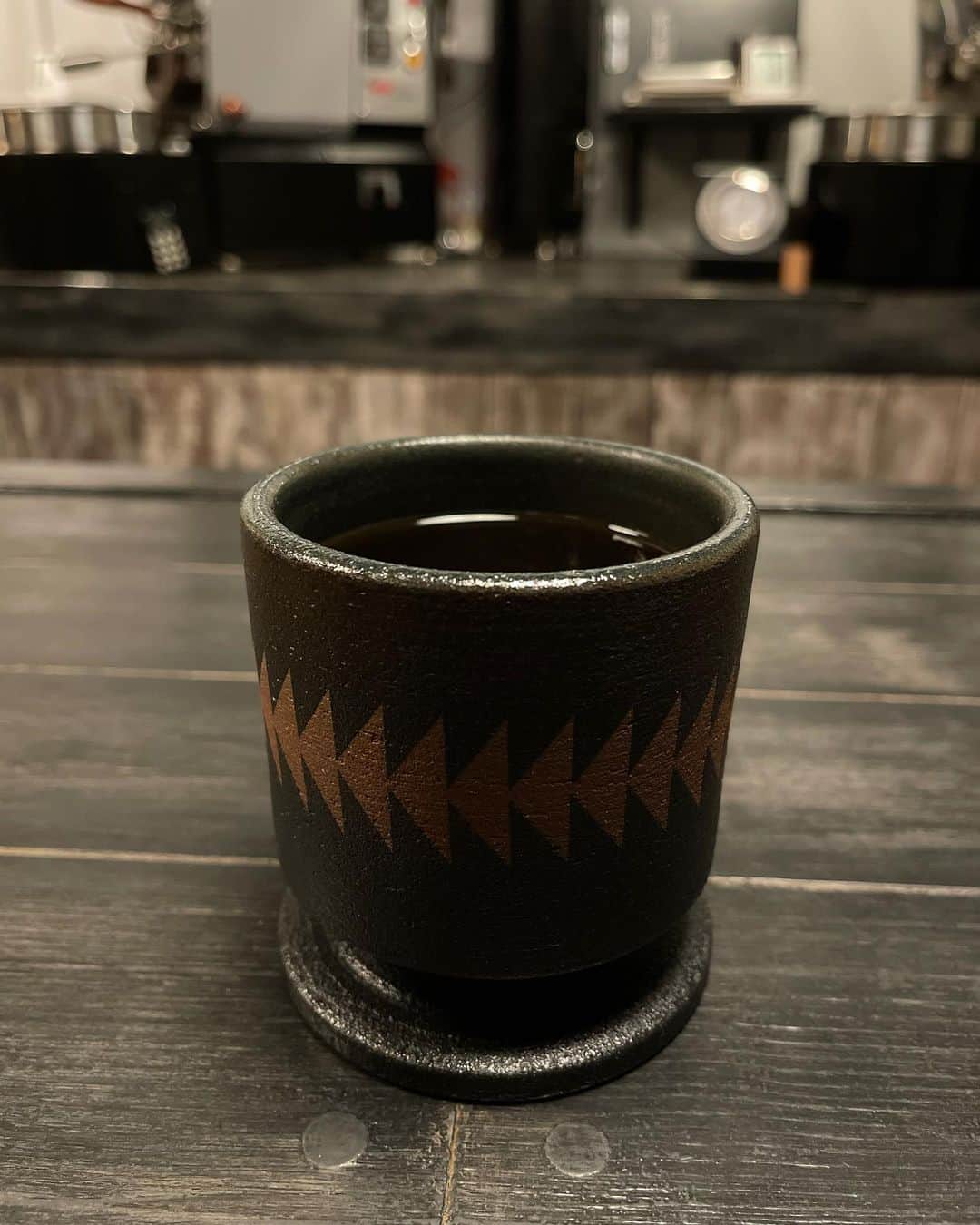 高原直泰さんのインスタグラム写真 - (高原直泰Instagram)「本日もROKKAN COFFEEからスタート。 ようすけ君が作った陶器いいなぁ。 今日見に行きたいなぁ。 Have a great Sunday ‼︎ #rokkancoffee  #orrs  #陶器」2月7日 6時26分 - takahara.osv