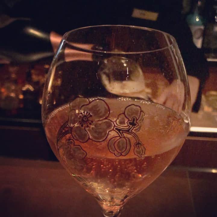岡田育のインスタグラム：「. Avoiding the 3Cs. 🥂🍾🥂 密でなく。 . #愛でなくみたいに言うな #avoidthe3cs」