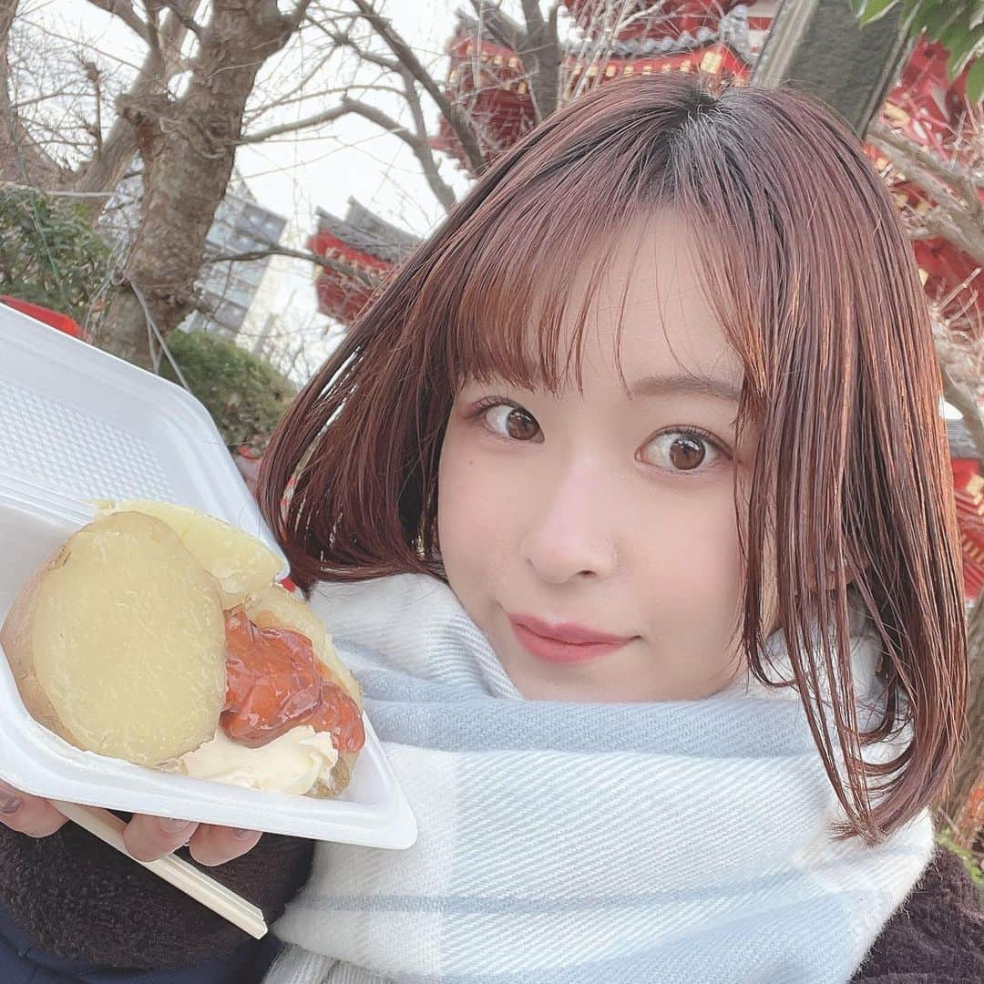 紫帆のインスタグラム：「じゃがバタ🥔🦑🧈  #じゃがバター #屋台  #ボブ #まつパ  #自撮り #OMNIA」