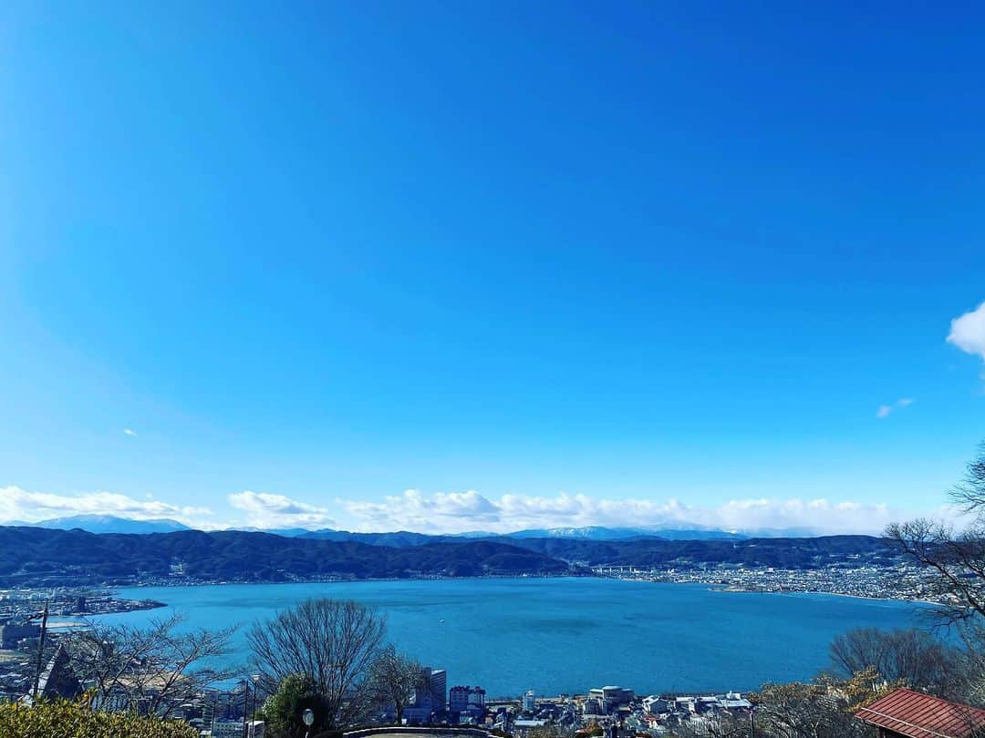 橋本麗香のインスタグラム：「💙💙💙  いつかの湖  自然の偉大さにいつだって 驚きと感動を貰ってる  美しさと強さ」