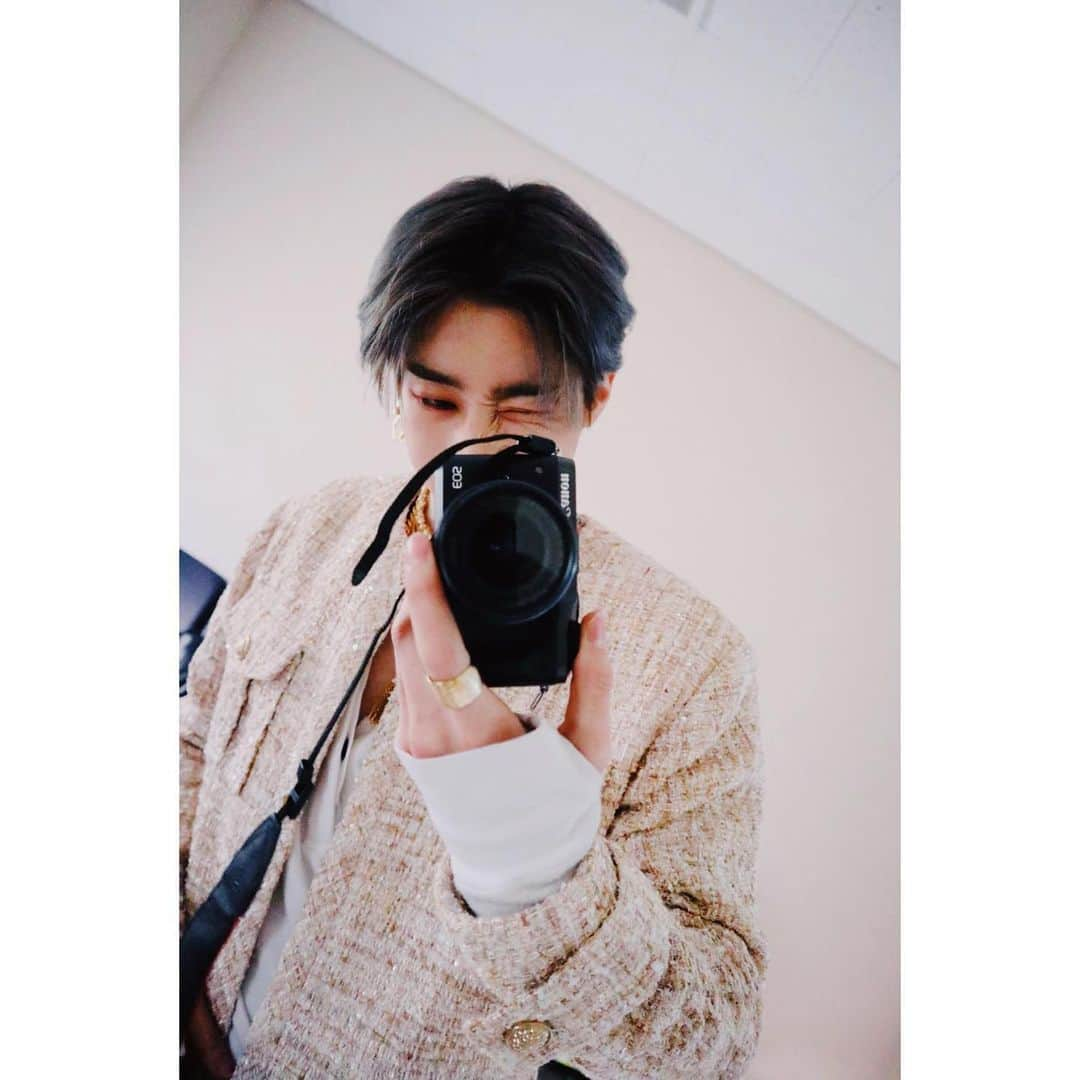 Victonさんのインスタグラム写真 - (VictonInstagram)「[V_V] #VICTON_WooYa_VIEW  📸 @w_o_o_y_a #VICTON_COMEBACK_SHOW Behind🦋🪞✨  [우야의 우아한 우야뷰📸✨] [마무리는 앨리스를 향한 하트❤️]  #VICTON #빅톤 #한승우 #VOICE_The_future_is_now #What_I_Said #빅톤_What_I_Said」1月14日 14時18分 - victon1109