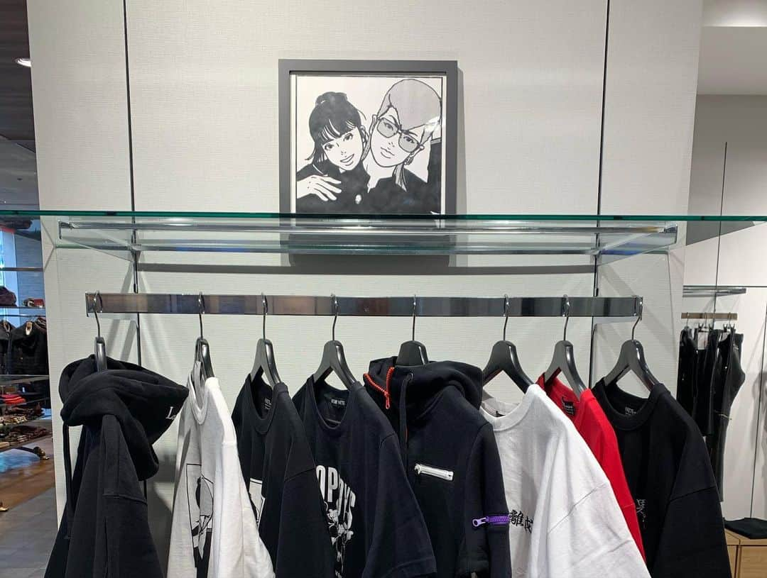 白鳥雪之丞さんのインスタグラム写真 - (白鳥雪之丞Instagram)「POP UP SHOP TOUR 2021 in TOKYO、4日目です!! 新作アイテム、コラボアイテムもご用意して皆様のご来店を店頭にてお待ちしておりますので宜しくお願い致します😊🏬🕴  TEARS OF SWAN IKOPIRI $TORE TOK¥O POP UP SHOP TOUR 2021 IN TOKYO AT SHINJUKU MARUI MEN  DAY:2021.1/11(月)〜24(日) PLACE:東京都新宿区新宿5-16-4 1F カレンダリウム TEL:03-6303-2056(お問い合わせ電話番号/Tears of Swan atelier shop)  @tears_of_swan  #tearsofswan  #ikopiristoretokyo  #popupshoptour #popupshop #shijukuoioimen #新宿マルイメン」1月14日 14時17分 - yukinojoeshiratori