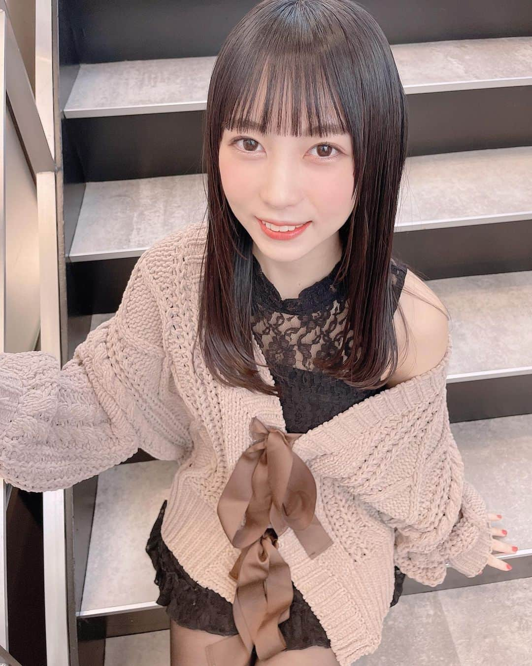 髙木由莉愛さんのインスタグラム写真 - (髙木由莉愛Instagram)「髪サラサラにしてもらいました☺️✨ アイドルは髪が命！ 山本さん（ @yamamote_hair ）のところで 髪質改善トリートメント✨ もう髪質改善は5回目くらいなんですけど本当に1番オススメです…！サラサラとぅるとぅるになる！！！  #髪質改善トリートメント #やまモテヘア  #髪質改善美髪トリートメント  #原宿 #美容院 #ヘアアレンジ  #ストレート #サラサラ #アイドル #japan」1月14日 14時35分 - yuria_takaki