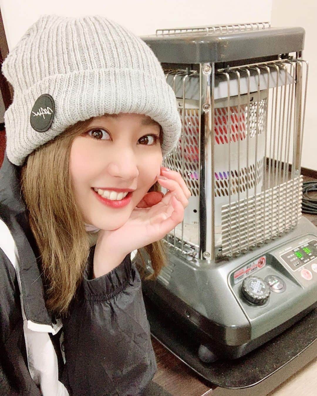 門脇佳奈子さんのインスタグラム写真 - (門脇佳奈子Instagram)「⭐️ やっぱこのタイプのストーブが一番あったかいよね☺️ * * 上でお餅焼くなり、干し芋焼くなり… * * 皆さんはどんな使い方してました？ * 学生の時、休み時間取り合いやったな😂😂」1月14日 14時46分 - kanakoofficial