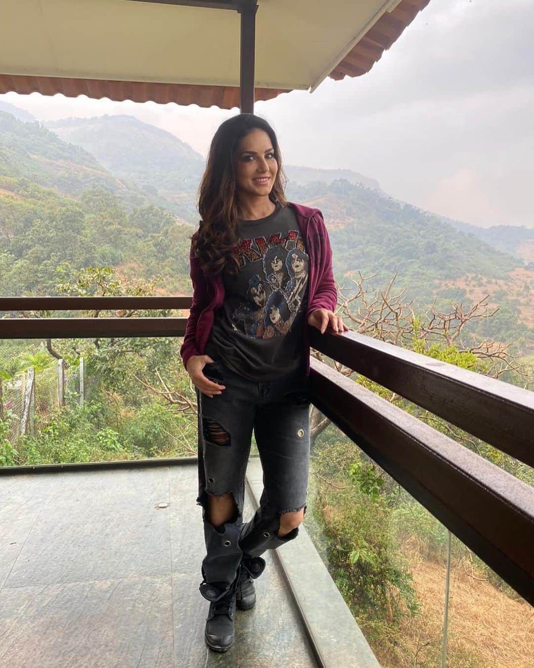 サニー・レオーネさんのインスタグラム写真 - (サニー・レオーネInstagram)「Loved this beautiful place @trikayaretreat!!  Worth a visit for some relaxing getaway from the city!   #SunnyLeone」1月14日 14時44分 - sunnyleone