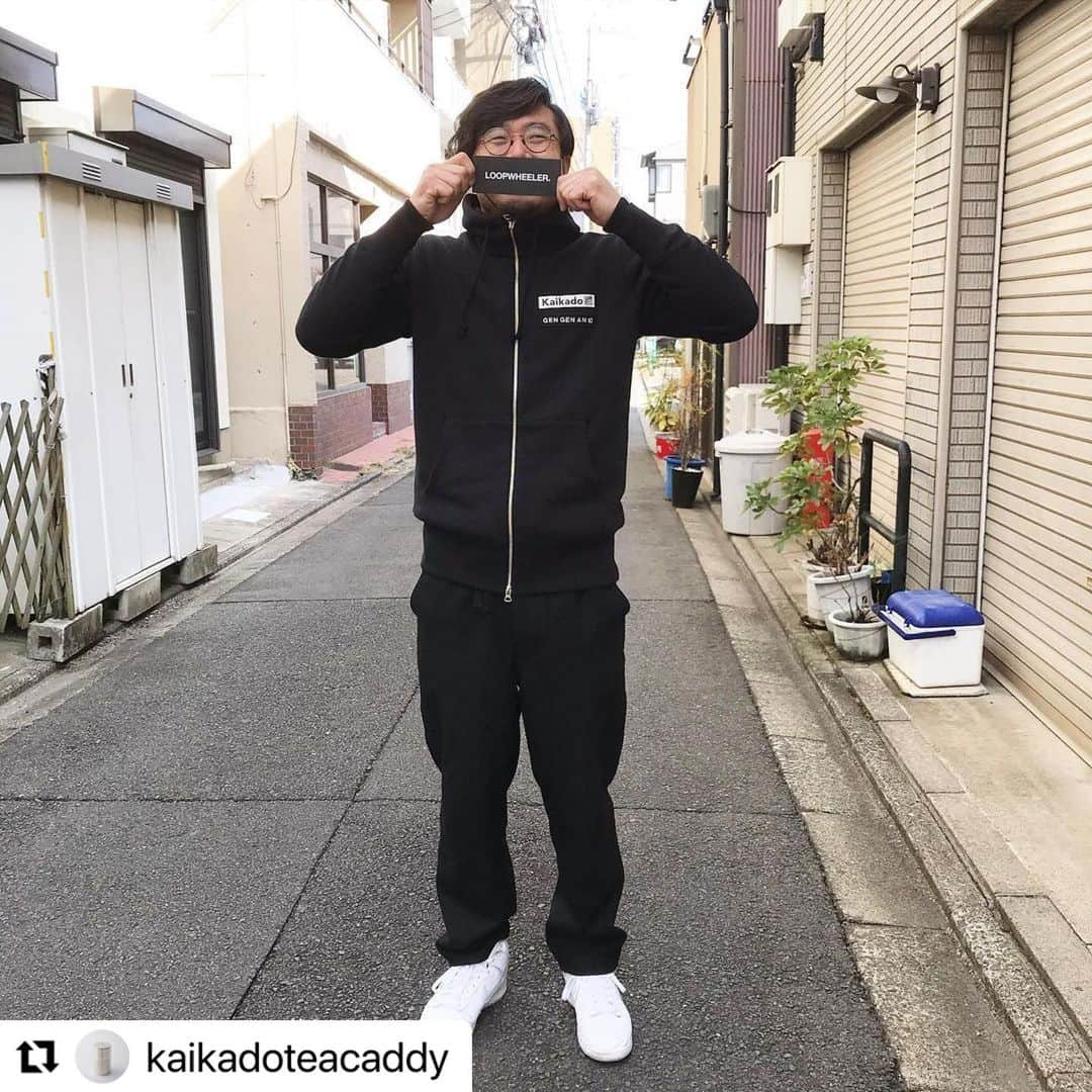 ループウィラーさんのインスタグラム写真 - (ループウィラーInstagram)「#Repost @kaikadoteacaddy with @make_repost ・・・ 開化堂とGENGENAN幻の仕事着をつくらせていただきました。 3月くらいには、みなさまにもおすそわけができるかと思います。お楽しみにしていてくださいね。 . . 開化堂の仕事着！！  こんにちは🌞まだまだ寒いですが、今日は久々に日差しが暖かく感じられる気がします。  そんな今日…開化堂の仕事着、ついに到着いたしました🥳 LOOPWHEELERさんに作っていただきました😍左胸には「GEN GEN AN 幻」と開化堂のワッペン…😚 お仕事頑張ります！！ありがとうございます🥰  #ループウィラー #gengenan #パーカー #仕事着 #開化堂 #茶筒 #京都 #loopwheeler #幻幻庵 #workclothes #kaikado #teacaddy #kyoto #ループウィラー #tsuriami #tsuriamisweat  #吊り編み #吊り編みスウェット」1月14日 15時07分 - loopwheelerss