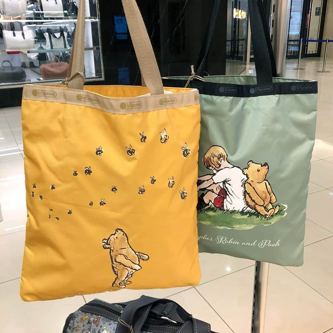 daimarusapporoさんのインスタグラム写真 - (daimarusapporoInstagram)「【〈レスポートサック＞"Disney Classic Pooh Collection"✨】  2階〈レスポートサック〉に"ディズニークラシック・プー"との初のコレクションが登場。 絵本の中の世界「100エーカーの森」を舞台に、"フレンドシップ"をテーマにしたレスポートサックオリジナルプリントを展開しています。  ラインアップは ◎クラシック・プー・デニム(写真2・3枚目) E.Hシェパード氏によるクラシック・プーごとに額縁に収めたデザイン。  ◎クラシック・プー フォレスト(写真4・5枚目) プーと仲間たちがお散歩したり、おしゃべりしたりするシーンを描いたデザイン。  ◎クラシック・プー レターズ(写真6・7枚目) クラシック・プーの作品の中に登場する、手紙を書くシーンにフォーカスしたデザイン。  ◎スペシャルアイテム(写真8・9枚目) 物語の中のワンシーンをデザインに落とし込んだスぺシャルなアイテム。  プーさんファンの方にはたまらないラインアップです。 ぜひ、店頭でご覧下さい✨  #レスポートサック #クラシックプーさん #プーさん #バッグ #大丸札幌」1月14日 15時09分 - daimarusapporo