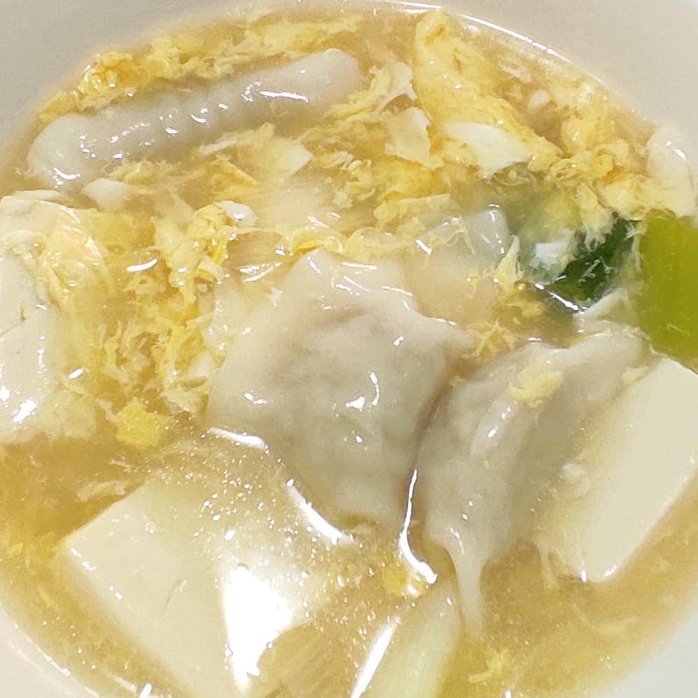 越中睦士さんのインスタグラム写真 - (越中睦士Instagram)「水餃子と豆腐の スープ  #スープ」1月14日 15時09分 - makotokoshinaka