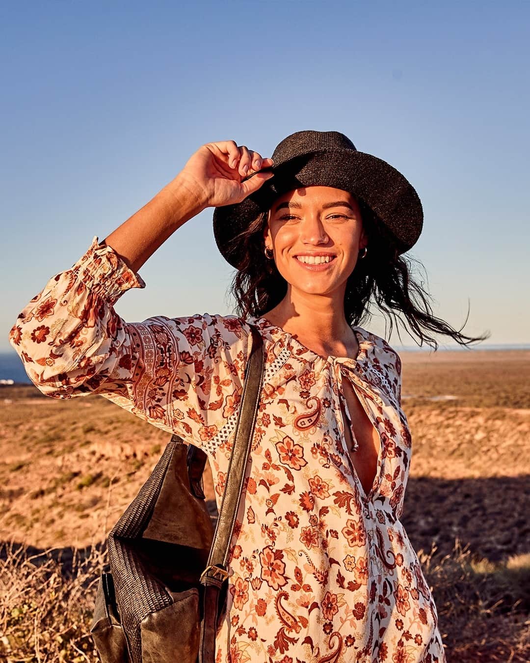 Rip Curl Australiaさんのインスタグラム写真 - (Rip Curl AustraliaInstagram)「Ready for the weekend road-trip, cruising from the red desert plains to clear ocean blues, wearing Desert Dawn. The latest collection here to take you on new adventures. ⁠」1月14日 6時30分 - ripcurl_aus