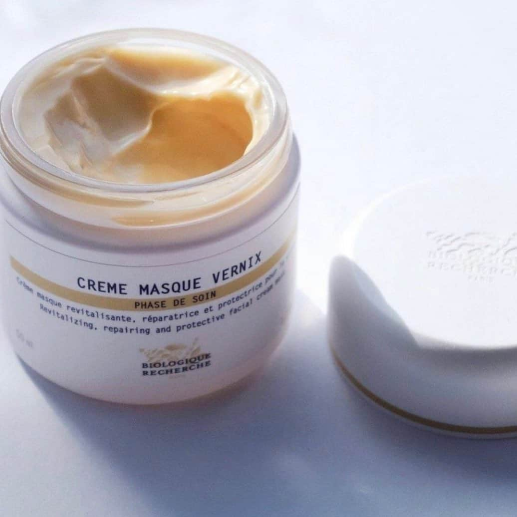 Biologique Recherche USAさんのインスタグラム写真 - (Biologique Recherche USAInstagram)「Winter Essential: Crème Masque Vernix.  Keep your skin healthy despite the cold by applying a thin layer of Crème Masque Vernix in the morning and/or evening to your face, neck and décolleté. Massage gently with fingertips, from bottom to top and inside to outside, until completely absorbed. To get a mask effect, apply a thicker layer and leave on for 10 to 20 minutes before delicately removing with cold water.  Photo @biologique_recherche_malaysia   #biologiquerecherche #passion #expert #beauty #skin #skincare #facecare #followyourskininstant #buildingbetterskin #skininstant #crememasquevernix #winterskin #winteressentials #wellness #wellnesswith #wellnesswednesday」1月14日 6時36分 - biologique_recherche_usa