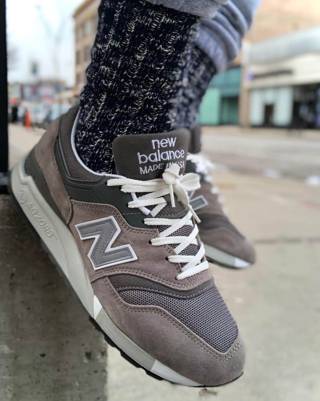 Mr. Tyさんのインスタグラム写真 - (Mr. TyInstagram)「#todayskicks Cozy 997.5GR @newbalance and @allthingsregular socks.  #newbalance #thosenbs #nb997 #nblove #nbgallery #nb1 #madebynb #mynbs #997 #newbalancekicks #crepecity #sneakermaster #newbalance997 #g1runners #kicksonfire #theshoegame #sneakerfreak #kickstagram #sneakerplaats」1月14日 6時40分 - regularolty