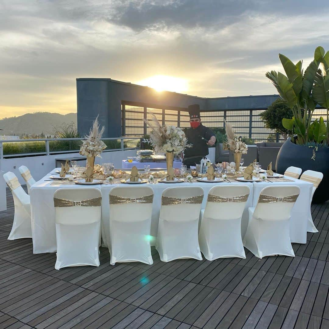 アリーヤ・ジャネルさんのインスタグラム写真 - (アリーヤ・ジャネルInstagram)「Yesterday couldn’t have went any better😋A sunset Hibachi dinner on my rooftop for me and my friends!? Every night please!!! Special thank you to @hibachiqueens for an amazing stay at home experience. This date night was much needed and they exceeded my expectations! Check them out🙌🏽🙌🏽🙌🏽 Swipe for a fun video!」1月14日 6時45分 - thealiyajanell