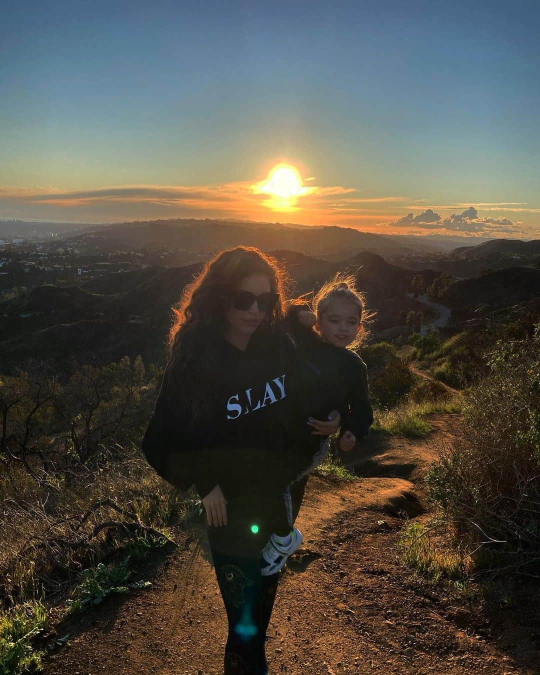 ヨランテ・ヴァン・カスベルヘンのインスタグラム：「Time has a wonderful way of showing us what really matters 💕」