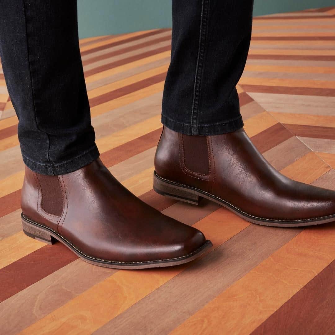 ペリーエリスのインスタグラム：「Step out in style with our favorite Chelsea style boot. Available in 4 colors, take your pick.  #lifereadysince1976」