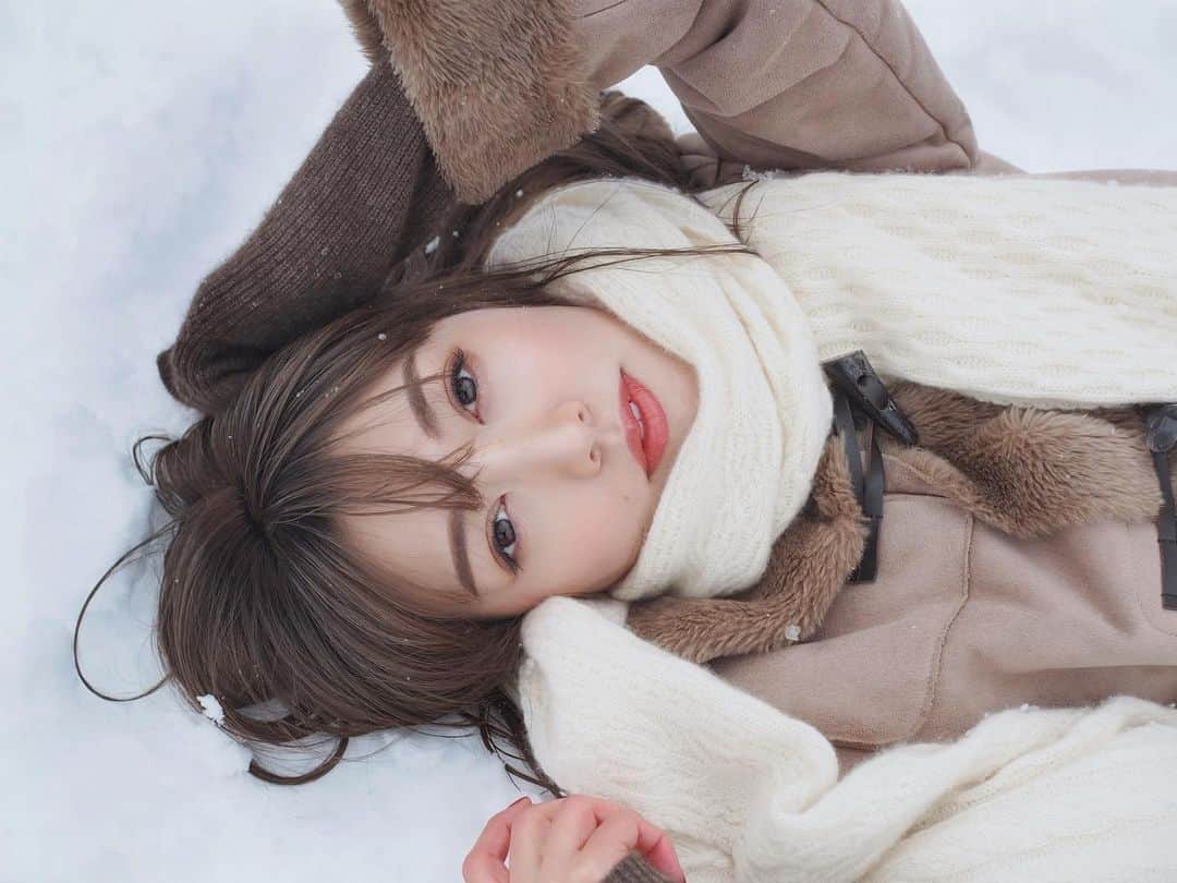 ののさんのインスタグラム写真 - (ののInstagram)「. ❄️  ここ数日は気温上がるらしいけど  #ポートレート#一眼レフ#作品撮り#裸眼メイク#冬メイク#雪ロケ#雪#雪景色#銀世界#ぜんぶ雪のせいだ#冬#コート#マフラー#関西モデル#サロンモデル#サロモ#東京カメラ部#アッシュヘア#ロングヘア#japan#portrait#winter#snow#fineart#tokyocameraclub#good_portraits_world#japanesegirl#IGersJP」1月14日 7時13分 - nonoko0309