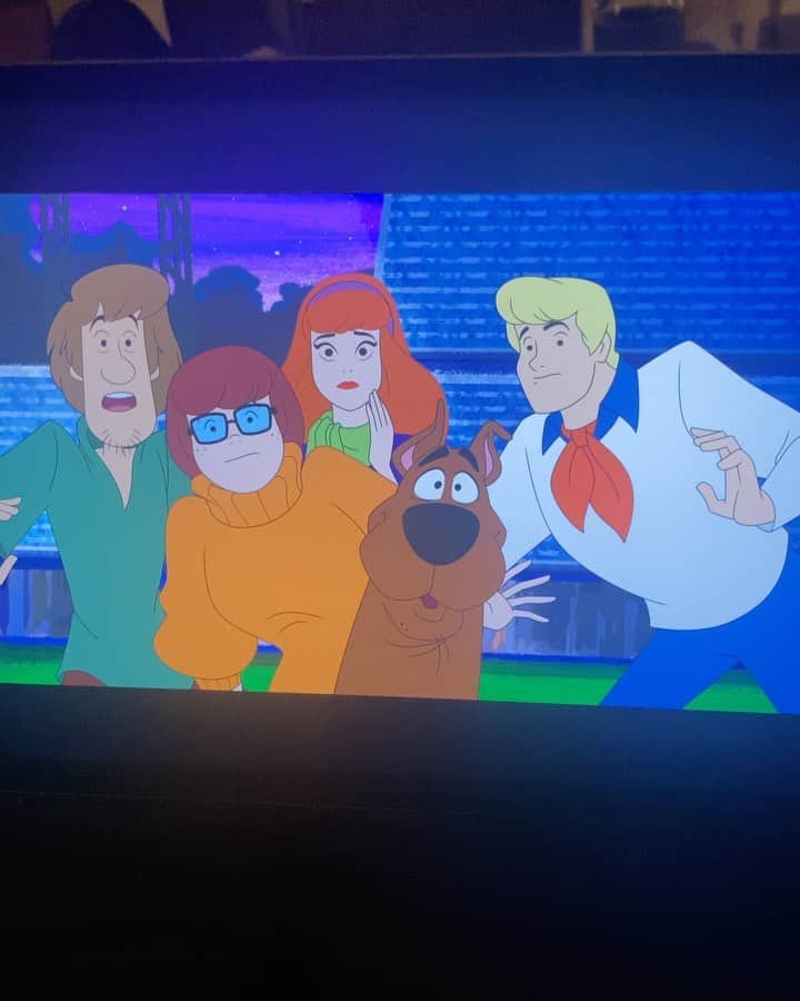 マックルモアーのインスタグラム：「My kids have seen me perform in front of 80,000 people.  They never thought twice about it.  Showed them my Scooby Doo episode last night... blew their minds.  Coco kept saying “Daddy you’re friends with Scooby”?! Damn right I am Coco.  Now put some respek on my name.」